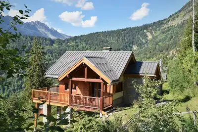 Image de Chalet au pied des pistes, vue montagne - Oz en Oisans, domaine de Alpe d'Huez