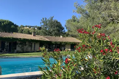 Image de Grande villa 5 ch, piscine, tennis, clim, 10minutes centre Aix en Provence.