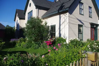 Image de Grande maison avec de beaux jardins Ă quelques pas de la rue principale Str19-39