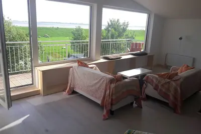 Image de Spacieux, maison de vacances romantique avec vue sur la rivière, la vie de plage devant la porte