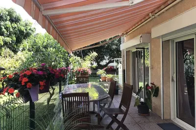 Image de Appartement dans un jardin verdoyant et tropical dans une ambiance créole.