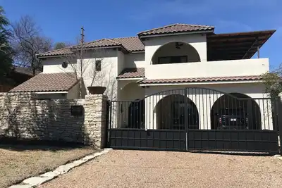 Image de Belle maison au coeur de Fort Worth & Tcu Campus, True 5 * expérience!