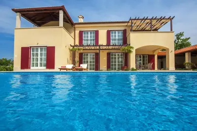 Image de Villa exclusive, 3000 m² terrain, piscine chauffée, 2 courts de tennis et beaucoup