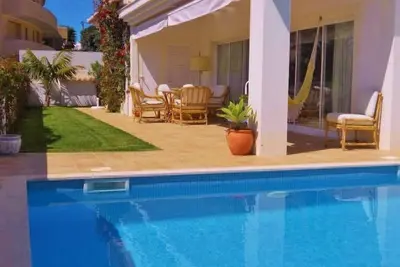Image de Appartement front de mer avec piscine privée, barbecue et vue sur la mer