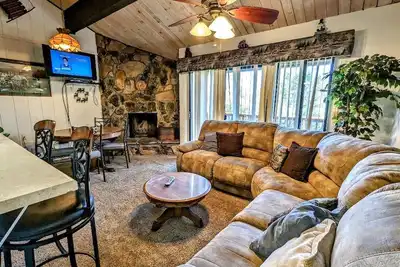 Image de Maison de ville de 3 chambres au pied de la station de ski Snow Summit!