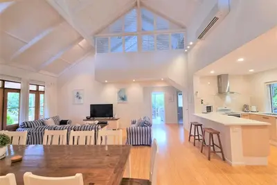 Image de Seaside Garden Cottages: La Villa, peut accueillir jusqu'Ă 12 personnes, 4. 5 chambres Ă coucher, 2 salles de bain