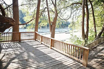Image de Cabin On The Chute - Entre le 2ème et le 3ème chemin de Crossing On River!