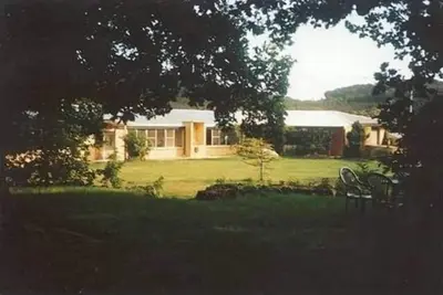 Image de Stone Hedge - grande maison de campagne, près d'Oberon