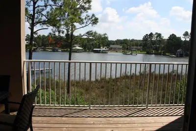 Image de Waterfront Condo, Peaceful & Quiet, Snowbirds Bienvenue Dans Mars et Avril!