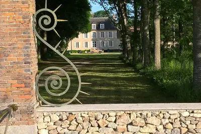 Château avec étangs (40 Ha), piscine, et forêts entre Fontainebleau et Sens
