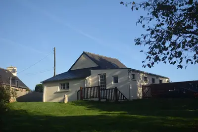 Image de Calme et paisible situé, 4\/5 Chambres Gite dans deux acres de terre propriétaires avec lac