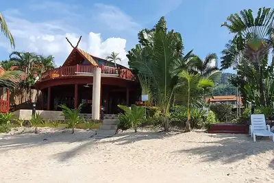 Image de Villa de style thailandais Beachfront de 3 chambres avec piscine