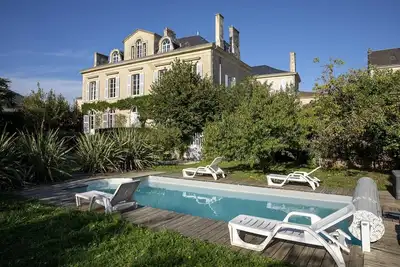 Image de Gite d'exception centre ville, piscine et jardin