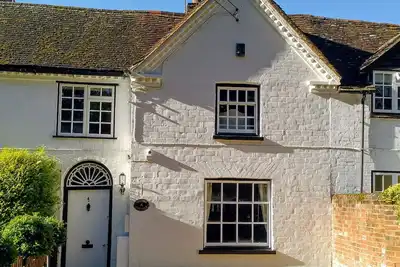 Image de Hartley Wintney - Cottage entier dans le village / poĂŞle Ă bois / Parking / Wifi