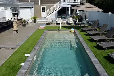 Image de Maison 5br récemment rénovée dans un excellent emplacement. Cour arrière et stationnement incroyables!