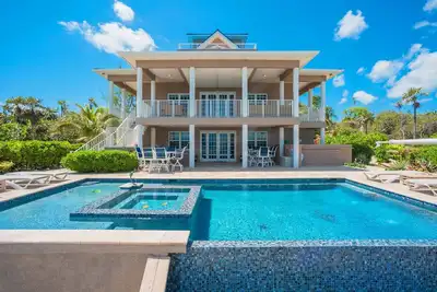 Image de Our Cayman Cottage: Spacieuse maison de famille familiale avec piscine, spa, kayaks