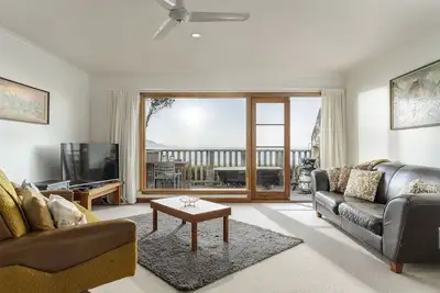 Image de Studio avec vue montagne et mer