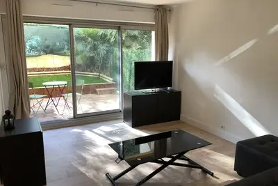 Image de Studio avec belle terrasse dans résidence calme