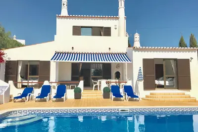 Image de Carvoeiro Villa 4 chambres / 4 salles de bains, piscine privée chauffée, climatisation, Wi-Fi, marche