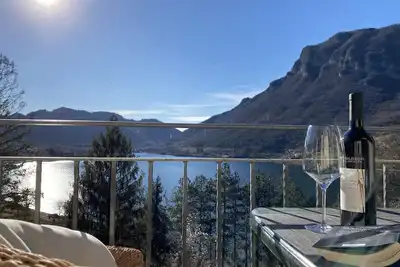 Image de Villa Carlotta type C1, superbe vue, grand balcon, Ă 300m du lac, 4-5 personnes.