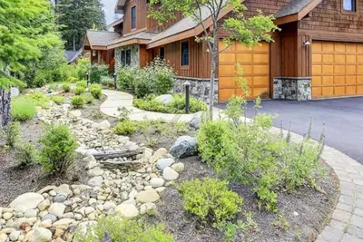 Image de Construit et meublé avec le confort à l'esprit. L'endroit idéal pour se divertir!