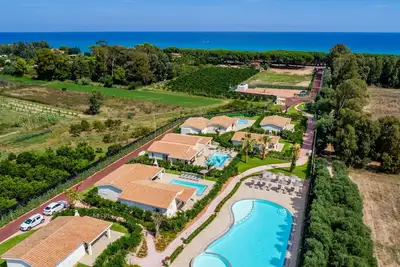 Image de Villa dans résidence neuve avec piscine partagée et climatisation