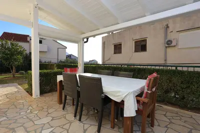 Image de Appartement de deux chambres avec la terrasse et la vue sur le mer Duce, Omis (A-16406-a)