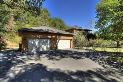 Image de 5 chambres * 4 couchages * emplacement exceptionnel * Hot Tub *