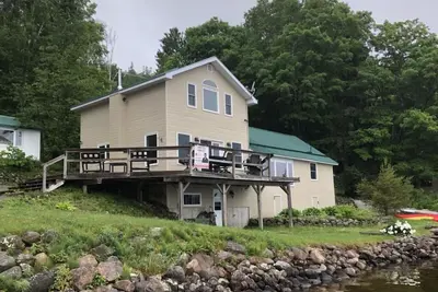 Image de Bord de l'eau vierge! Chalets Ă Bon Echo's Edge - Cottage Principal