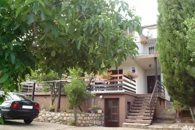 Krk: appartement \/ chambre à la mer (Pinezici, île de Krk)