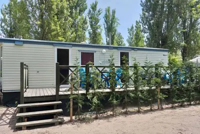 Image de Maison mobile avec piscine et climatisation