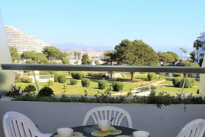 Image de Studio Moderne avec Terrasse, Plage Ă 150m, Clim, Jardin et Tennis