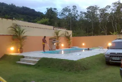 Image de Maison avec piscine. Toutes les chambres avec air conditionné. Tarif Bt R $ 500, 00 / jour