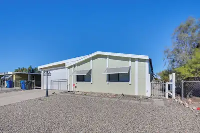 Image de Nouveau! Bullhead City House - 4 pâtés de maisons de la rivière Co!