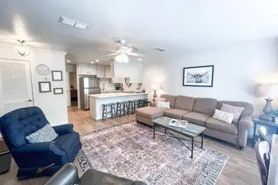 Image de 2bdr / 2bth-Sleeps 6, directement sur la rivière! !