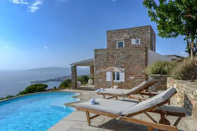 Image de Vue mer Ă couper le souffle - Piscine - 5' de la plage + taverne
