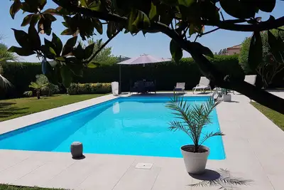 Image de Villa Plain Pied Climatisee Au Calme Avec Grande Piscine