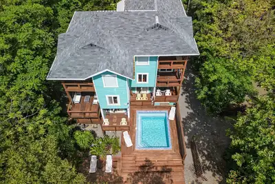 Image de Casa Canuck 2bd 2. 5ba \/ Roatan au bord de l'eau \/ Pont privé et quai \/ Kayak et tuba gratuits