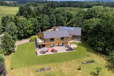 Image de Maison de vacances design pour 8, piscine interieure privee chauffée, Jura