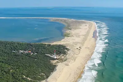 Image de A 4 Kilometres Des Premieres Plages