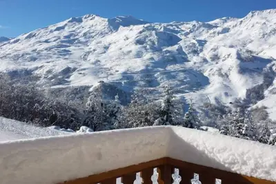 Image de Chalet spacieux idéal pour profiter des sports d'hiver, d'été et se détendre!