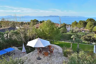 Image de Maison et jardin, terrasses vue fabuleuse sur la mer et la montagne. Betlem