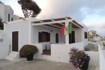 Image de Port de Ponza, maison prestigieuse, grande terrasse et vue mer imprenable