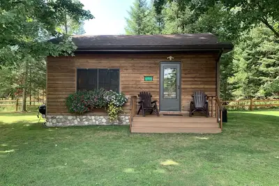 Image de «River Cabin» historique sur les «eaux saintes» de la rivière Ausable maintenant avec Ac!
