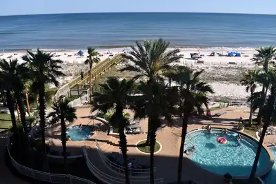 Image de Gulf Front Luxury! Service de plage Gratuit! Nouveau décor! Piscine immense! Sleeps7-8! Bonus Den!