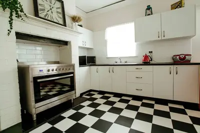Image de King Cottage - Animaux acceptés (à l'extérieur uniquement)