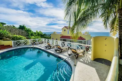 Image de West Coast villa 4 chambres vue sur l'océan wifi gratuit. . Paradise a une nouvelle adresse!