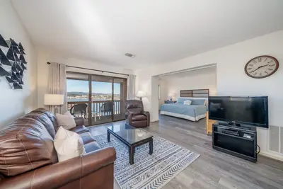 Image de Rive-Sud 1 Chambre! Vues fabuleuses! Des tonnes de commodités! Wifi gratuit!