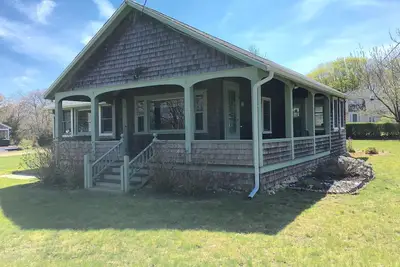 Image de Martha's Vineyard Oak Bluffs East Chop Summer Vacation Rental Home 4 Bedroom