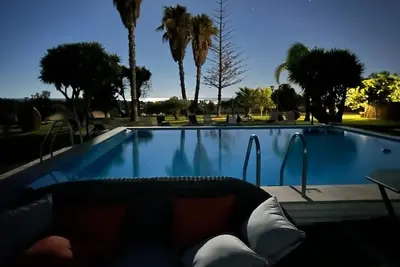 Piscine privée, jacuzzi, plages et terrains de golf